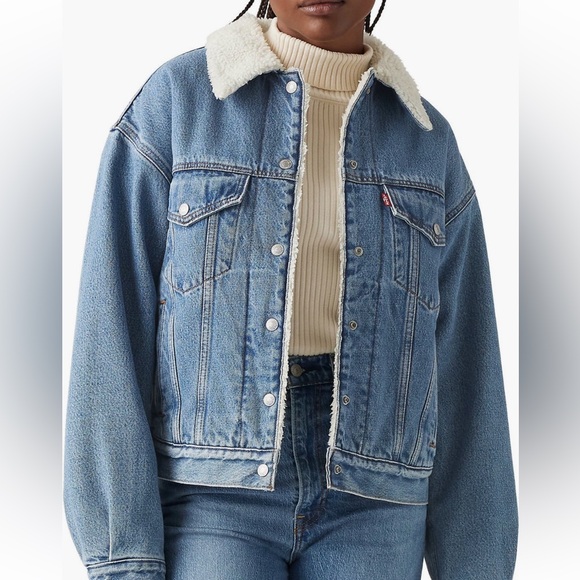 Levi's Jackets & Blazers - Levi’s Sherpa lined Jean jacket